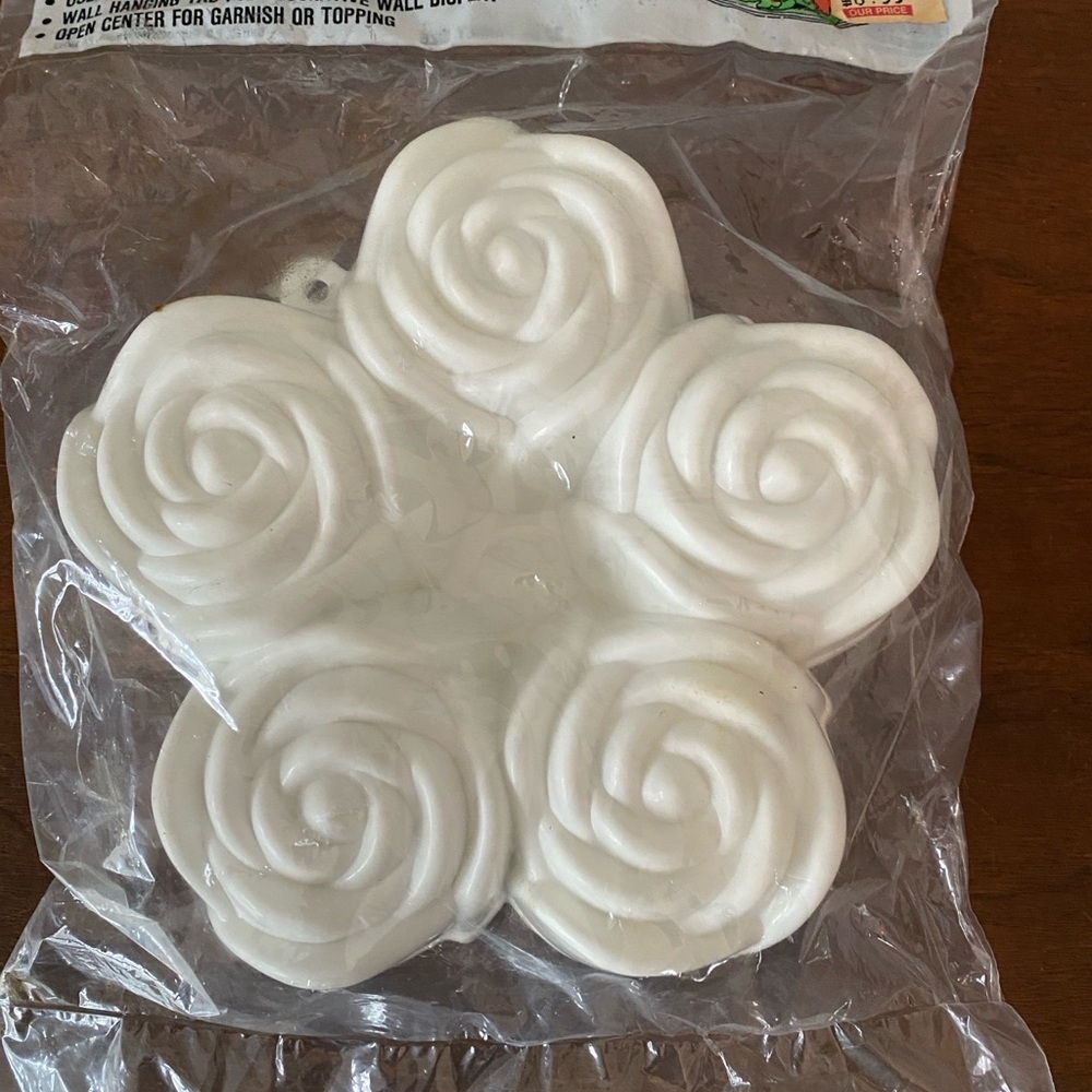 Vintage White Rose Gelatin Ring Mold new in package Festival 32 ounce